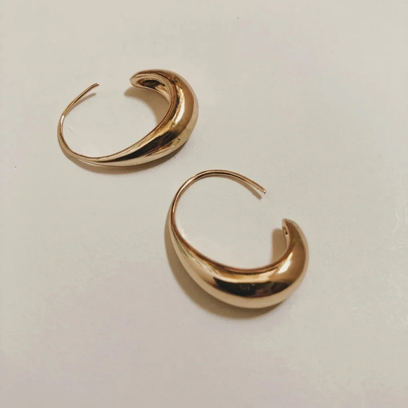 Gold and silver crescent hoop tapered earrings - Picture 1 of 5